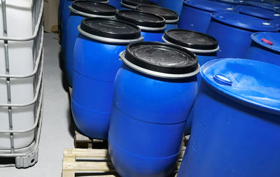 لماذا يتحول طلاء كسوة الحجر إلى اللون الأبيض؟